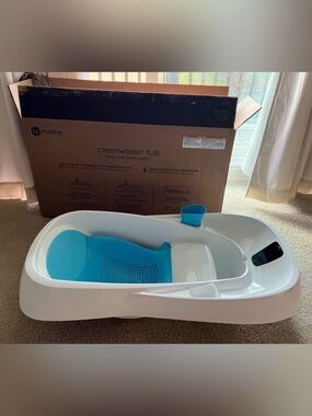 4moms Cleanwater Tub Baby Bath - White with Blue Insert